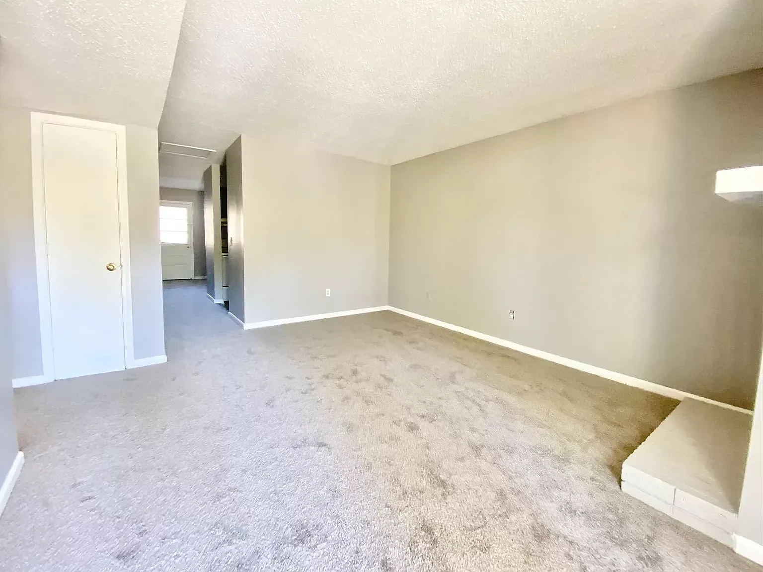 2 bed, 990 sqft, $1,075 — Photo 3