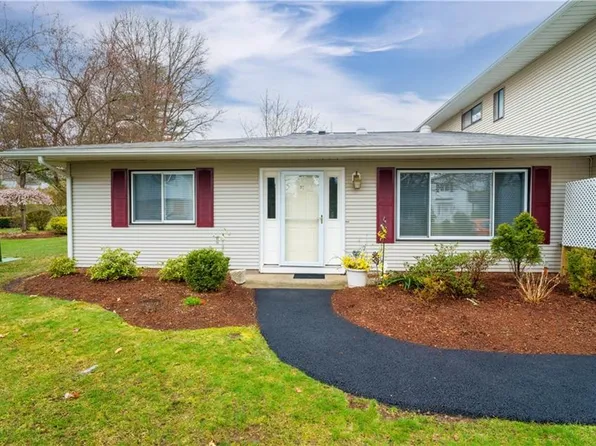 51 Fox Ridge Cres, Warwick, RI 02886