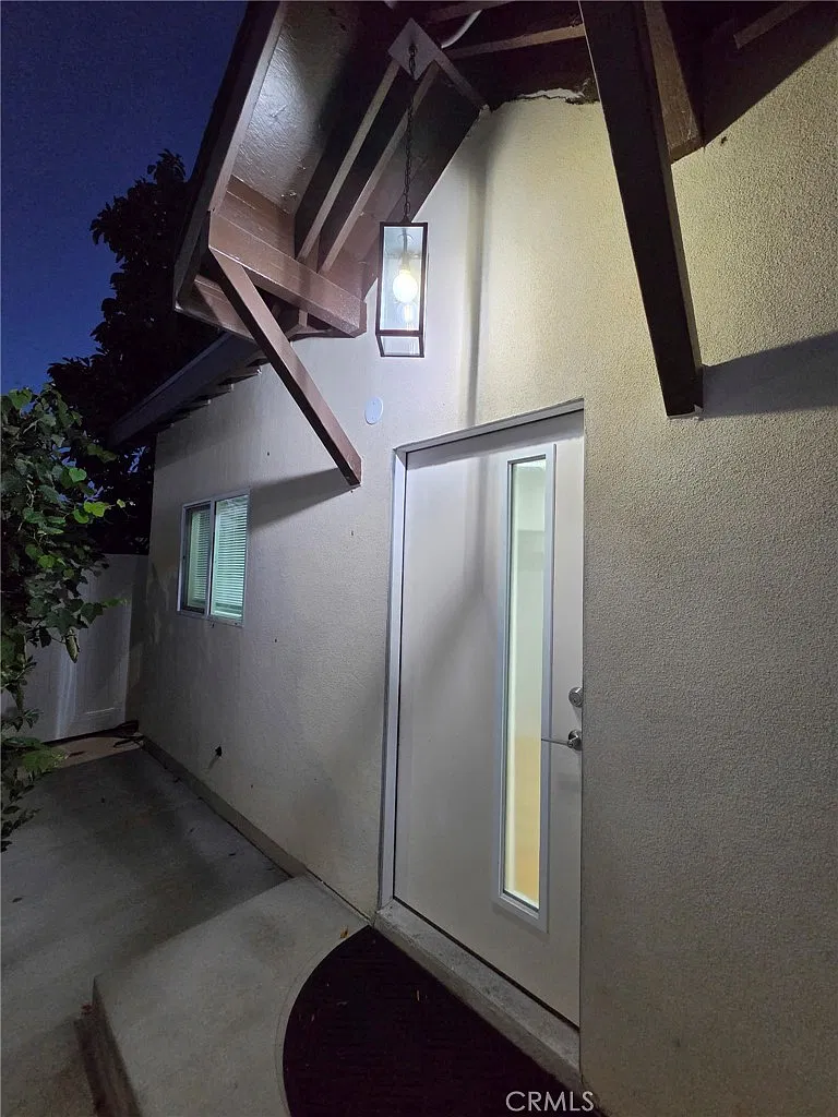 2 bed, 500 sqft, $2,400 — Photo 3