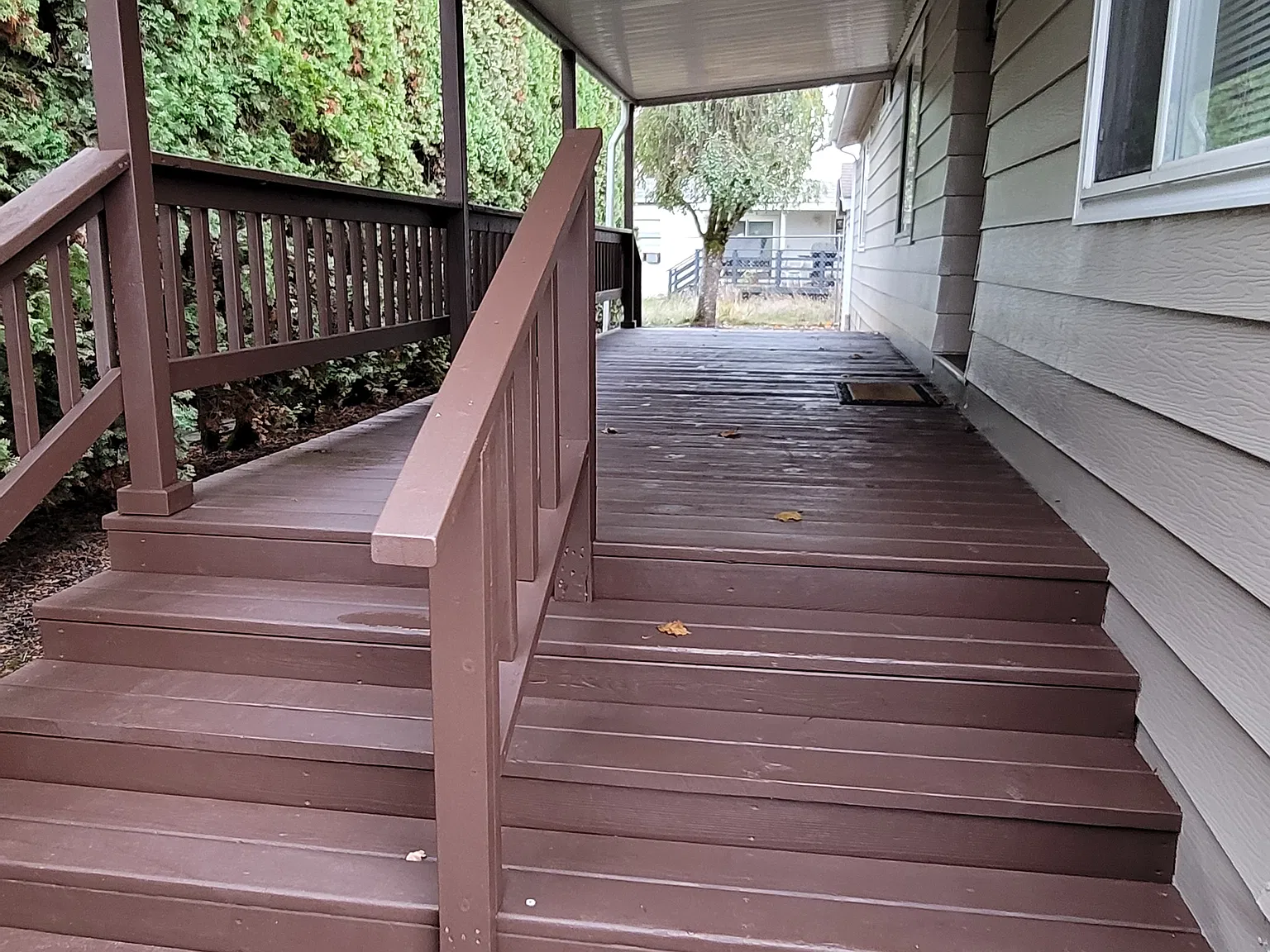 998 Mazama Ave — Photo 3
