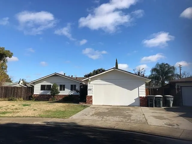 1112 Naomi Ct photo 1