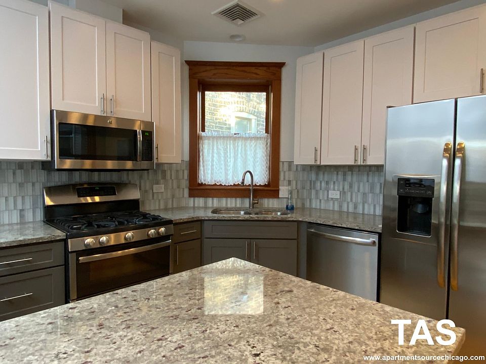 1st image of 1019 W Oakdale Ave #2