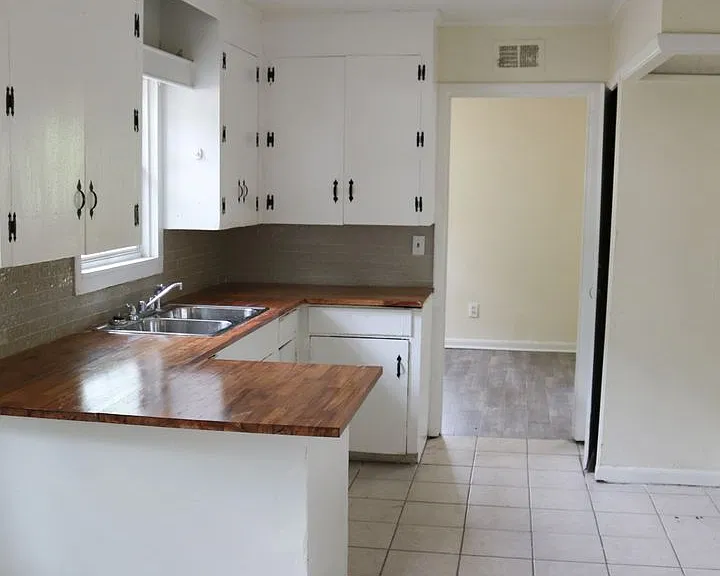 1657 Midway St — Photo 3