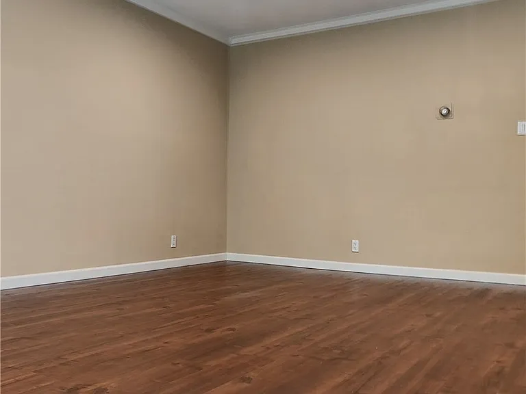 400 N Acacia Ave — Photo 17