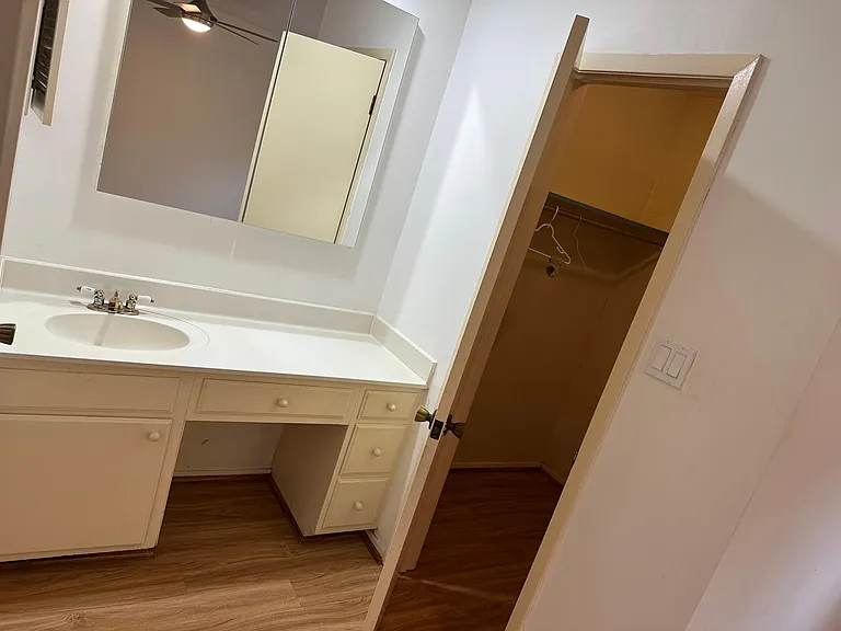 701 The High Rd #A — Photo 26