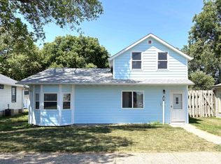 711 Douglas Ave, Yankton, SD 57078