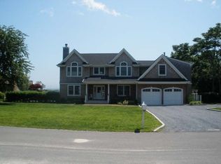 59 Romana Dr, Hampton Bays, NY 11946