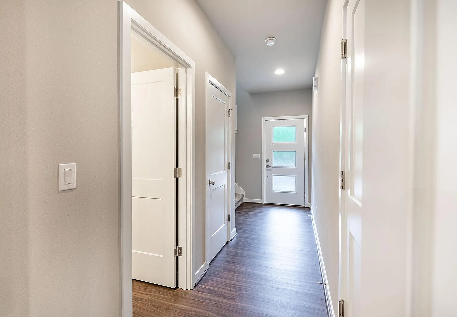 4 bed, 2.5 bath, 1900 sqft, $3,995 — Photo 3