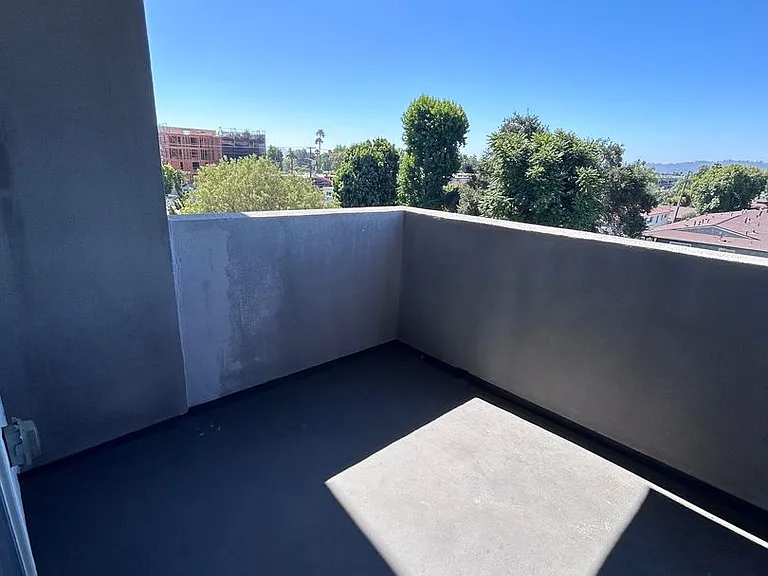 V on Victory Apartments — Photo 87