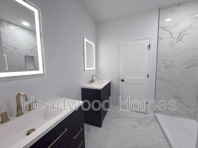 3 bed, 2.0 bath, 1282 sqft, $1,900 — Photo 4