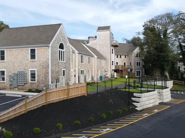 326 Bank St #A2, Harwich, MA 02645