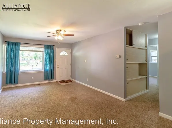 1509 Hillcrest Dr, Manhattan, KS 66502