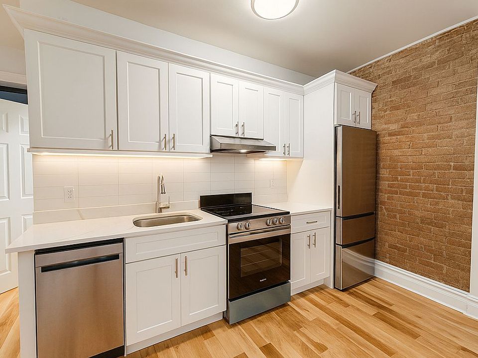 1st image of 122 Norfolk St APT 4