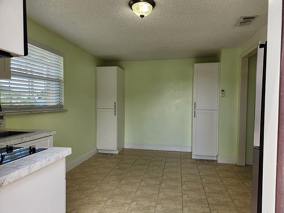4th image of 7305 Fountain Ave