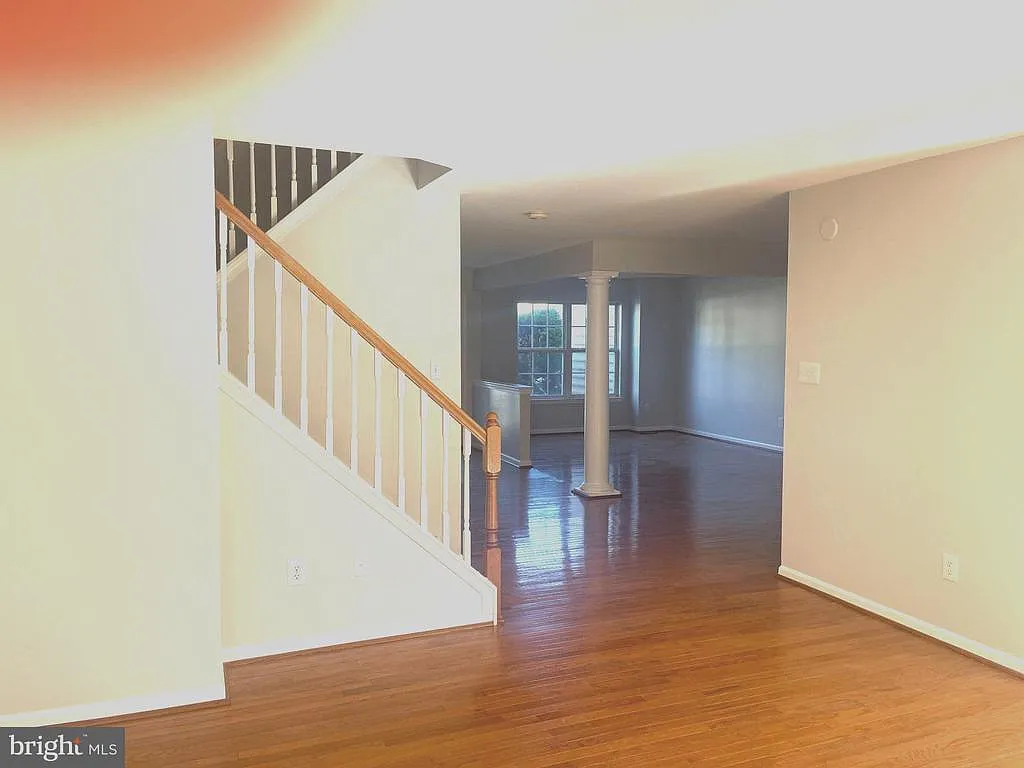 3 bed, 2.5 bath, 1996 sqft, $4,200 — Photo 2