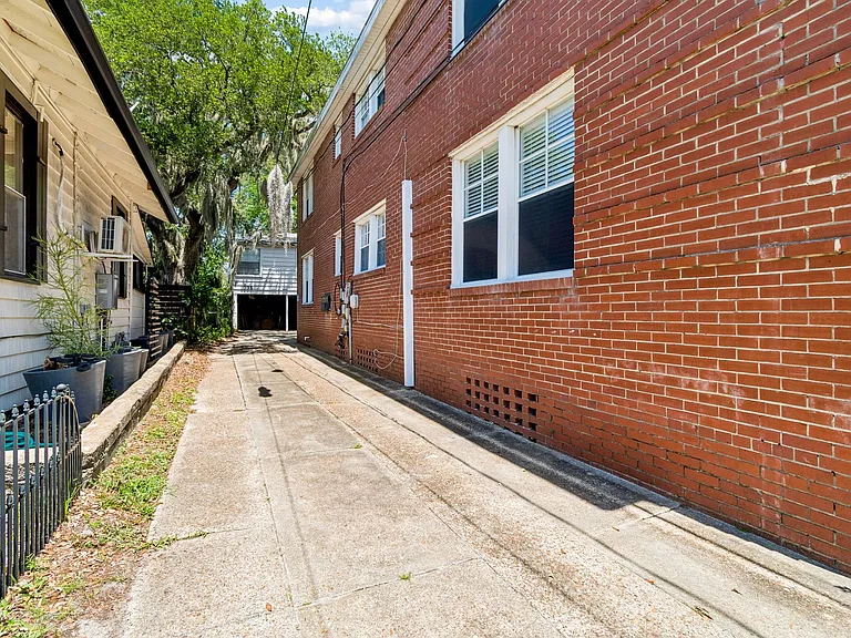 1037 Riviera St — Photo 54