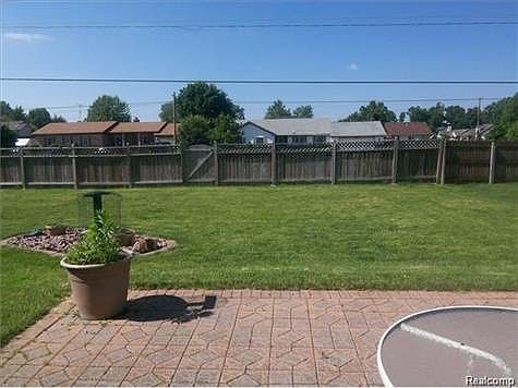 4th image of 38684 Meadowlawn St