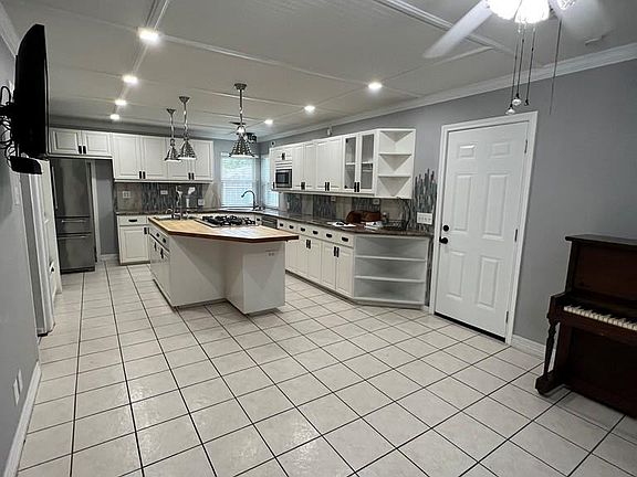 3rd image of 1707 Tara Cir