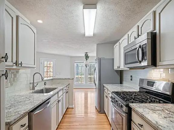 3rd image of 45545 Fore Edwards Ct