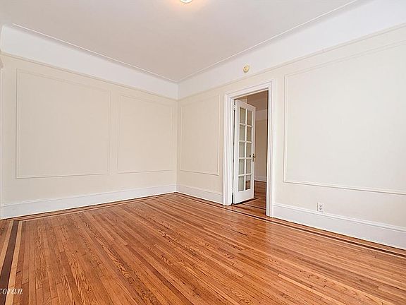 4th image of 2206 38th St APT 3C