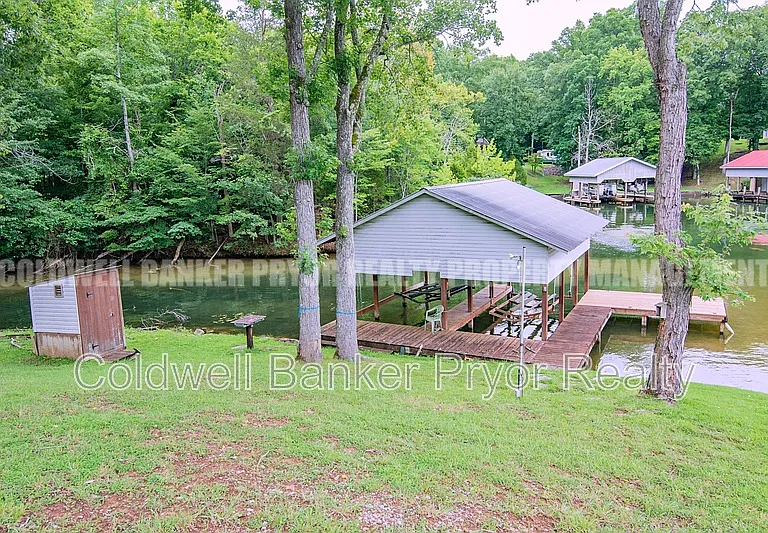 165 Lakeshore Ct — Photo 46