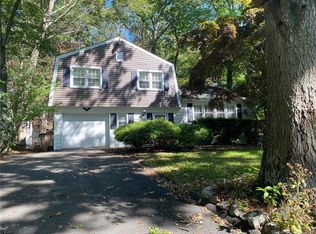 23 Hidden Brook Dr, Stamford, CT 06907