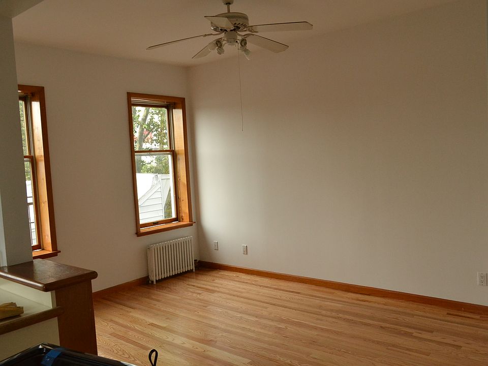 2nd image of 145 Calyer St APT 4R