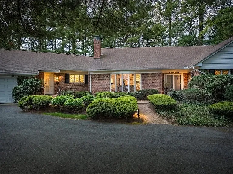 208 Tanglewood Dr — Photo 47
