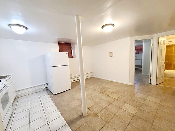 3rd image of 981 Adee Ave APT 1