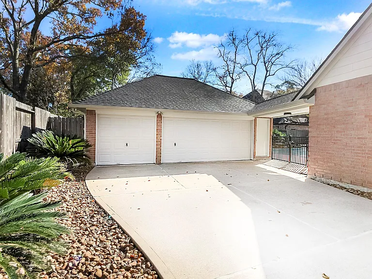 803 Chisel Point Dr — Photo 35