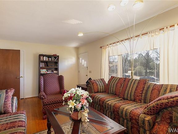 3rd image of 3204 Green Grove Dr NE