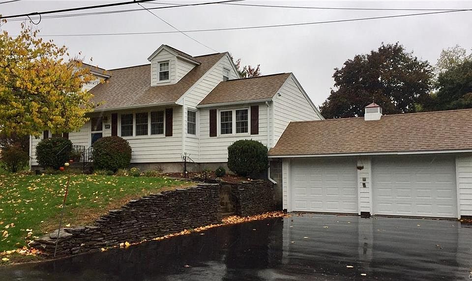 1st image of 208 Ivanhoe Ave
