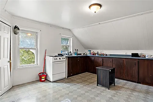 102 Francis Ave Photo 1