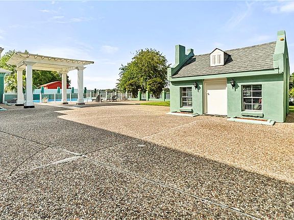 4th image of 5960 Winchester Park Dr
