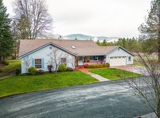 1200 Meadow View Dr, Williams, OR 97544