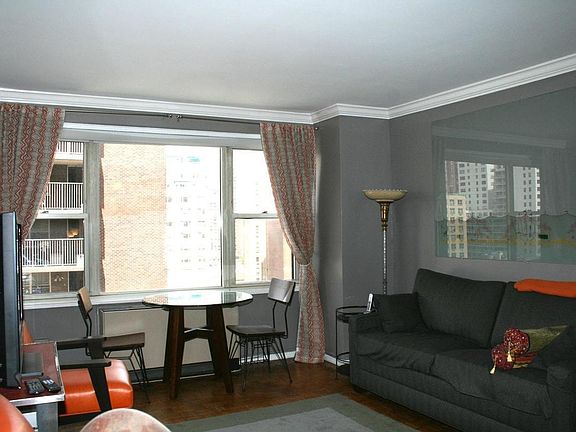 5th image of 400 E 85th St #Penthouse B