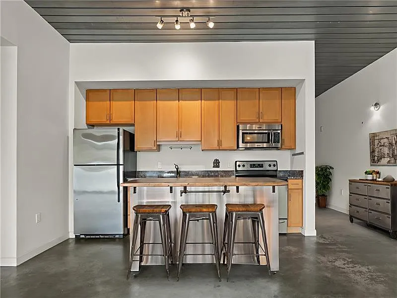 1 bed, 1.0 bath, 901 sqft, $2,250 — Photo 2