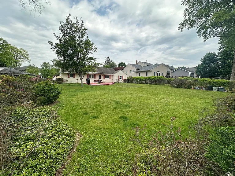 380 Burlington Rd — Photo 4