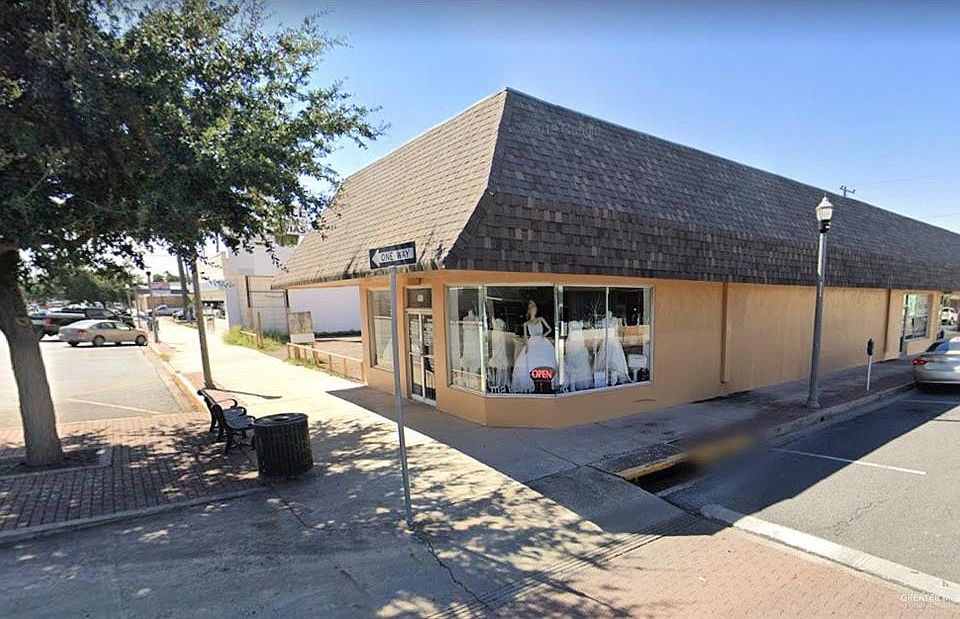 1st image of 400 S Broadway St