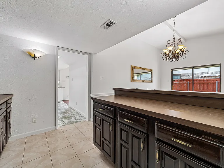 10239 Green Ash Rd — Photo 10