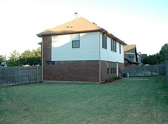 4th image of 3513 Montreal Dr