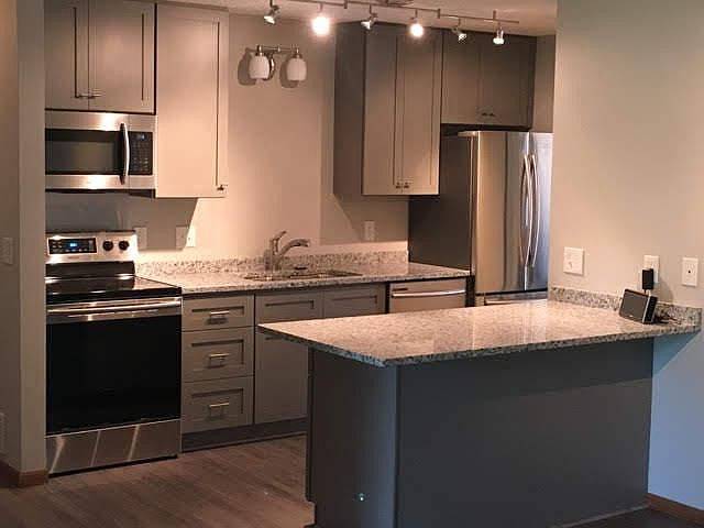 1st image of 729 Parkside Dr