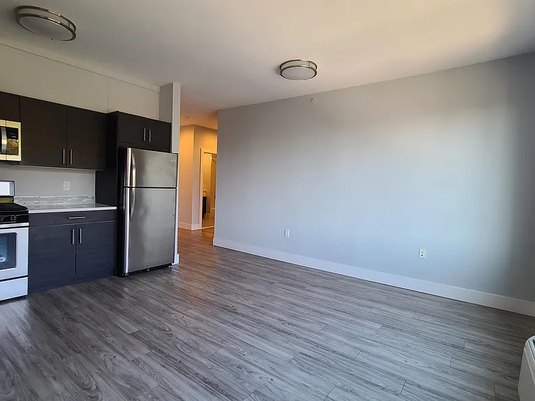 5711 Washington St #404 — Photo 6