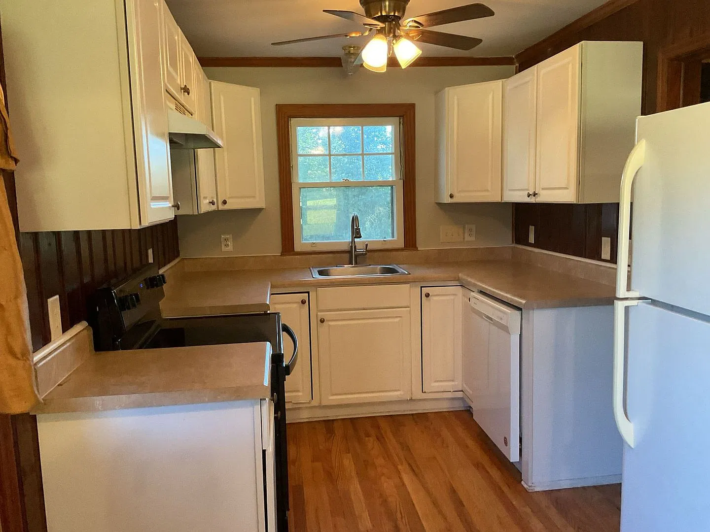 4 Bedroom 2 Bath Home on over 2 Acres off McConnells Hwy — Photo 2