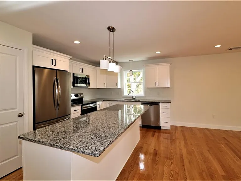 121 Hillcrest Ave — Photo 4