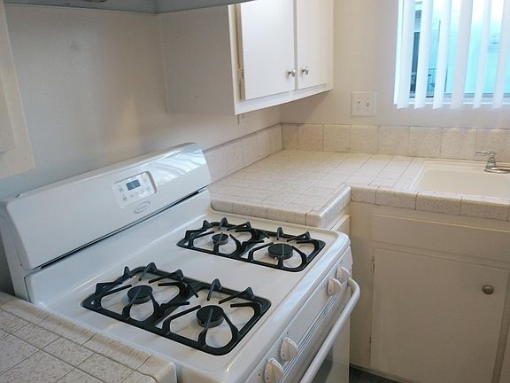 5th image of 4424 Mississippi St APT 11