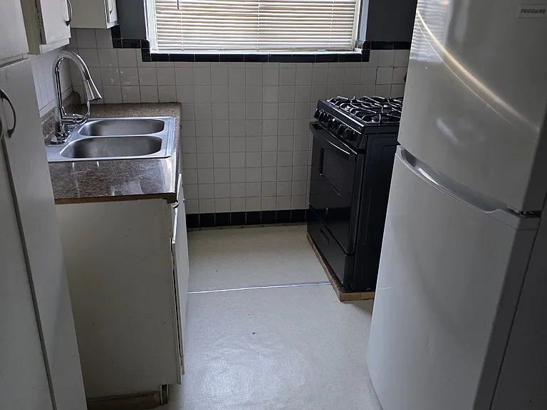1662 Summit Rd #2 — Photo 3