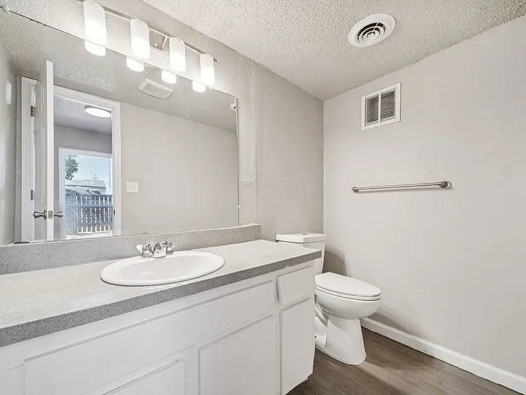 Cedar Park Apartments — Photo 58