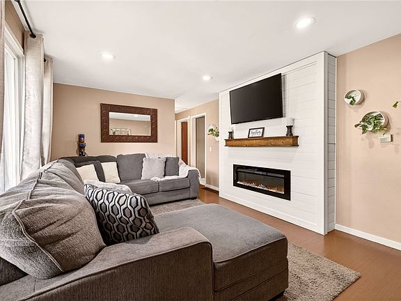 5th image of 74 Vinal Ave