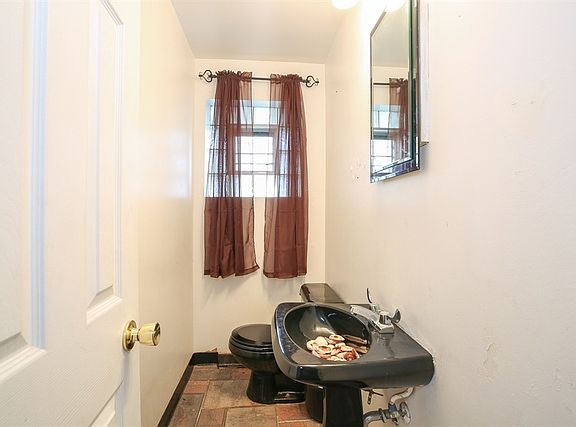 3rd image of 14346 Maryland Ave
